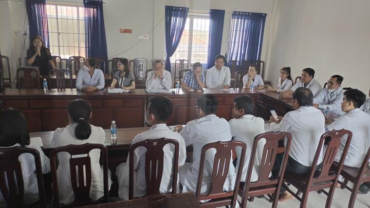 Trung tâm Y tế huyện Đông Hải tổ chức Hội nghị Khoa học kỹ thuật và mời chuyên gia hướng dẫn kỹ thuật mới