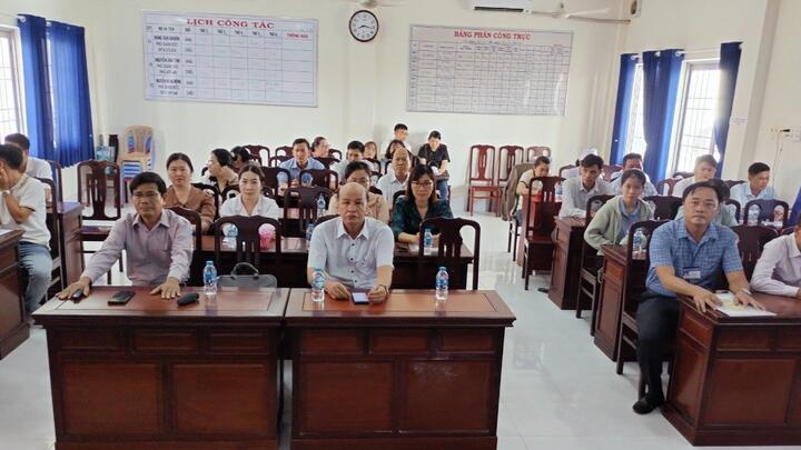 Tập huấn An toàn tiêm chủng và quản lý hệ thống dây chuyền lạnh.