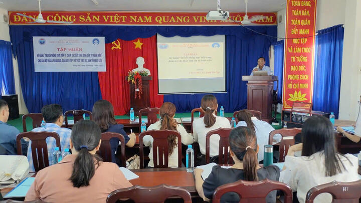 Trung tâm Y tế huyện Đông Hải tổ chức Tập huấn về kỷ năng “Truyền thông trực tiếp trong chăm sóc sức khỏe sinh sản vị thành niên”